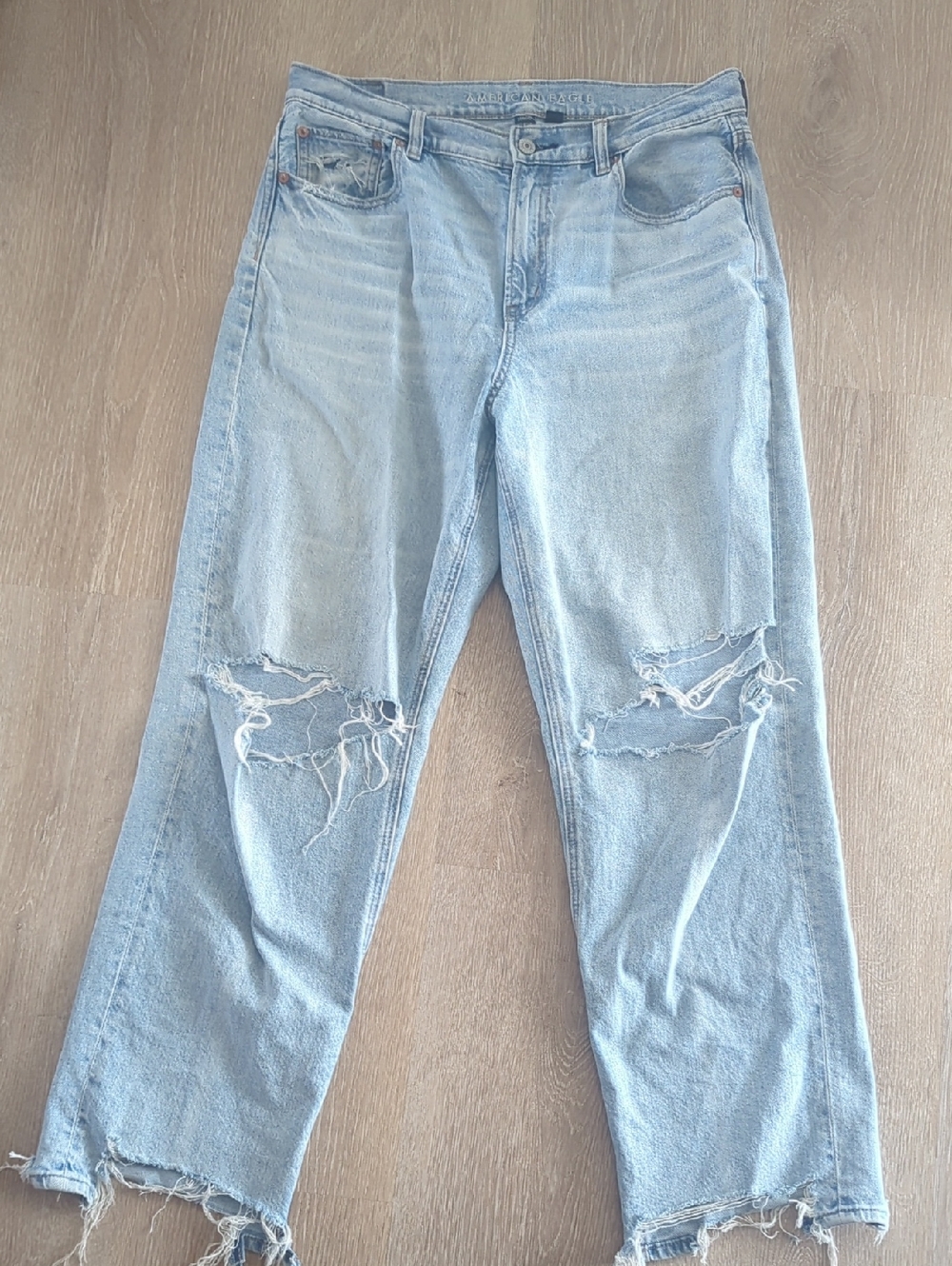 American Eagle Outfitters Light Wash Distressed Jeans
